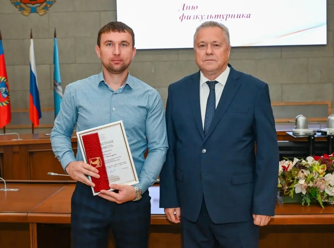 Сотрудники АО АПЗ «Ротор» отмечены наградами ко Дню физкультурника.